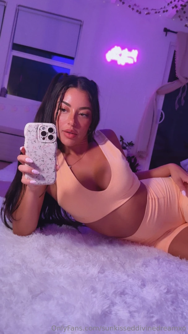 Feeling sexy and looking for fun hit my dms 