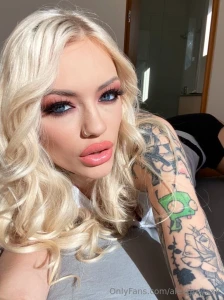 Which lips are you kissing first part 37