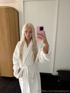 Hmm what should i do with this robe