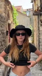 Just a cute redhead looking for some fun want to come play with me