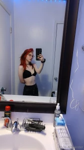 Goodmorning dont you like how my little booty moves if so dont be shy