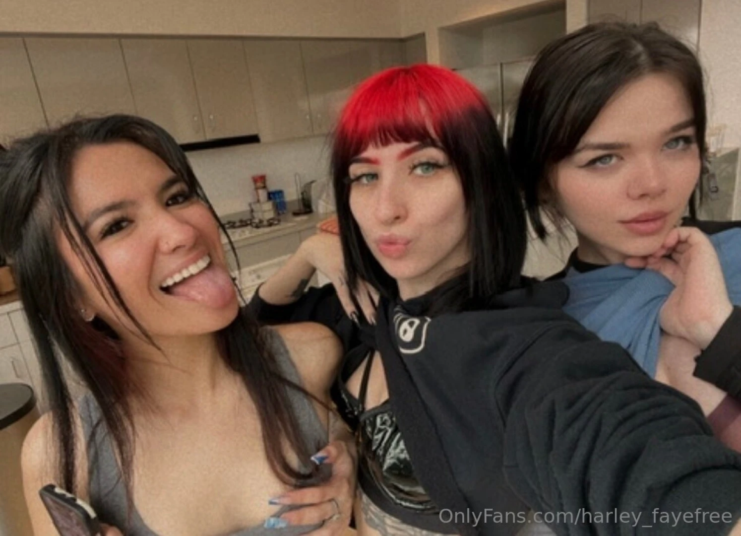 It s finally time brand new g g g with these two baddies https 