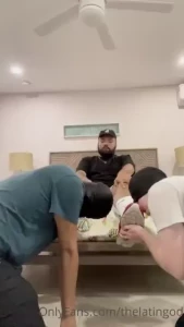 Two subs at my feet at the same time i m trying to break my record and