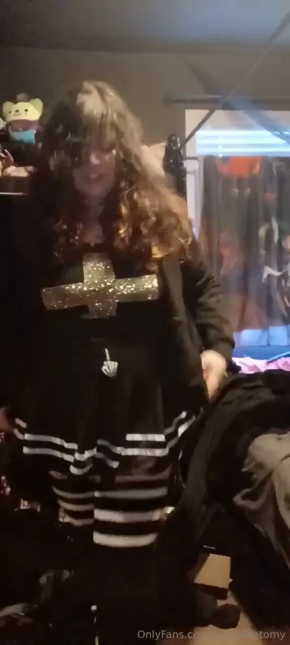 I went out feeling cute in my outift i should have wore my garters lol part 2 