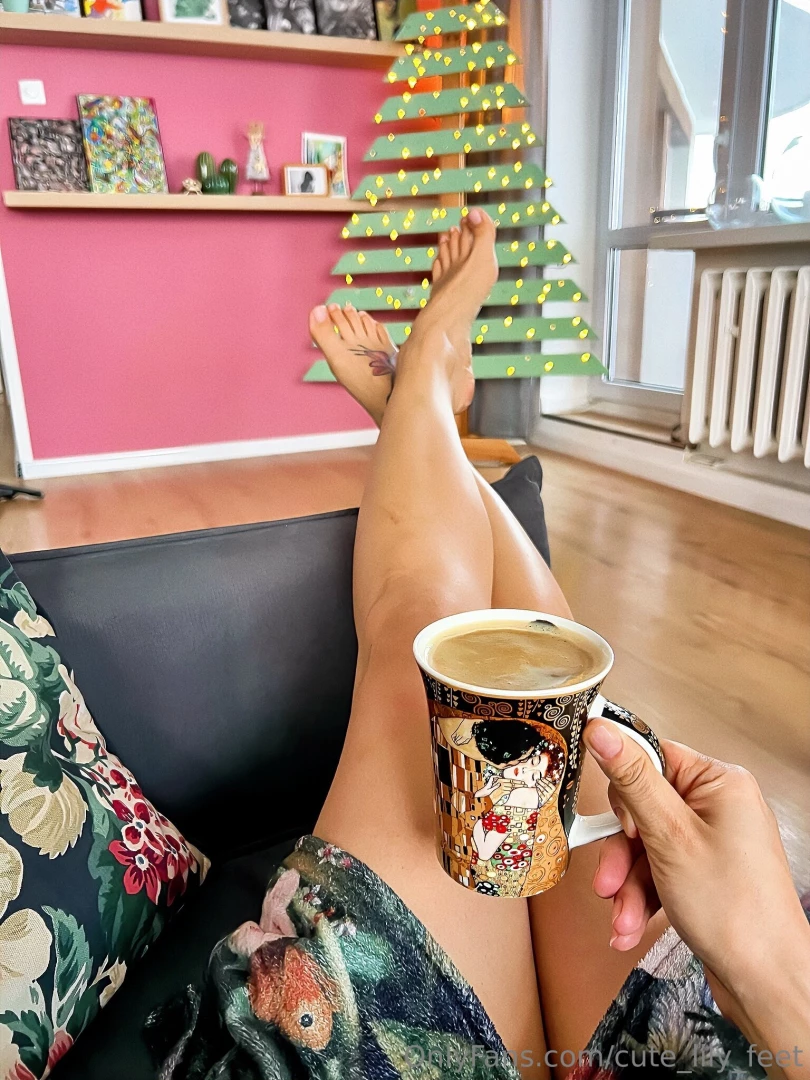 I was never a huge fan of gustav klimt but i really like this cup 