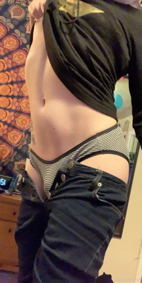 My jeans are stuck could you help me take them off 