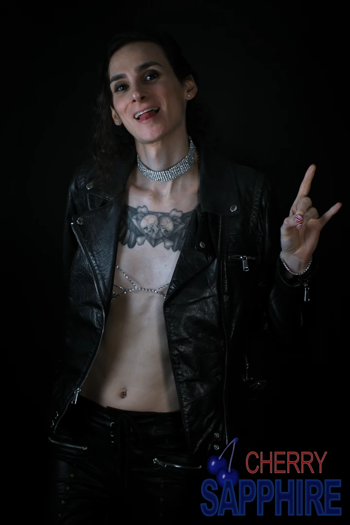 Happy tuesday i love this new sparkly body chain bra that an amazing 