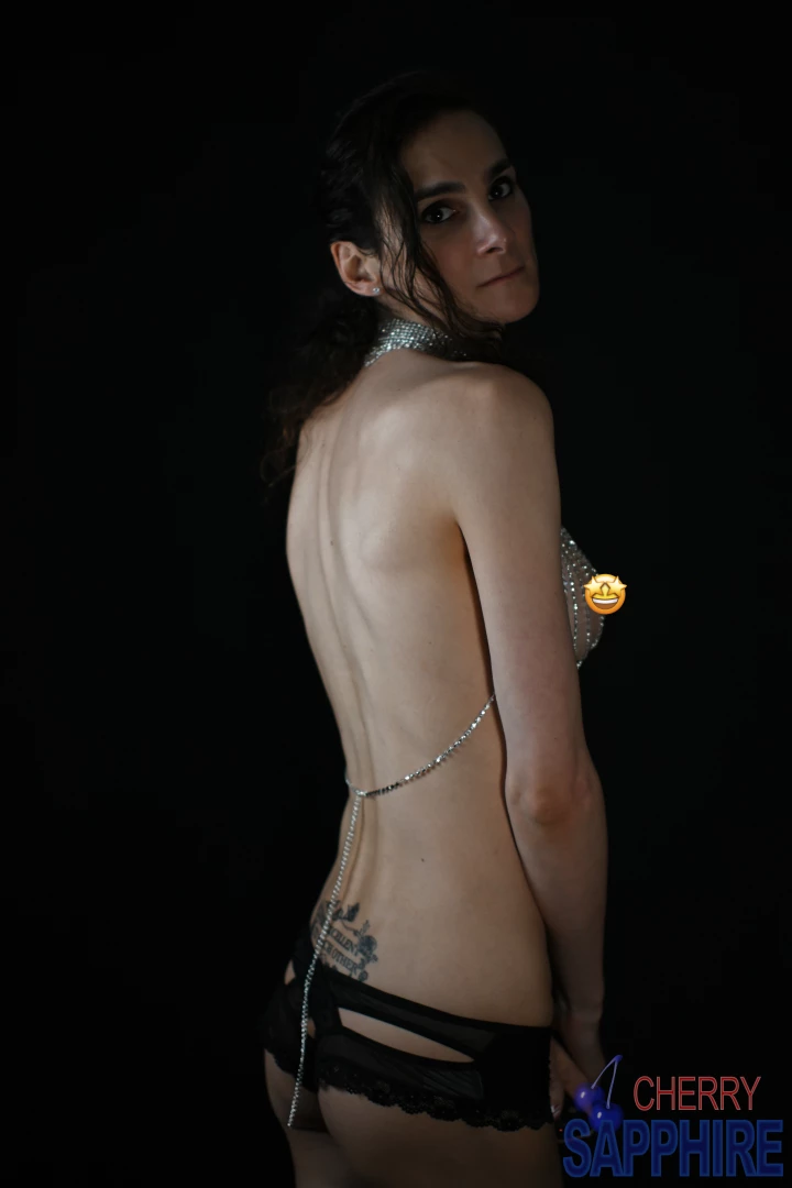 More pics in that sparkly body-chain bra do we still like it should i part 6 
