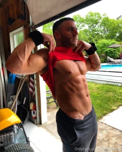 You boys want your kings attention you know the best way is to tip