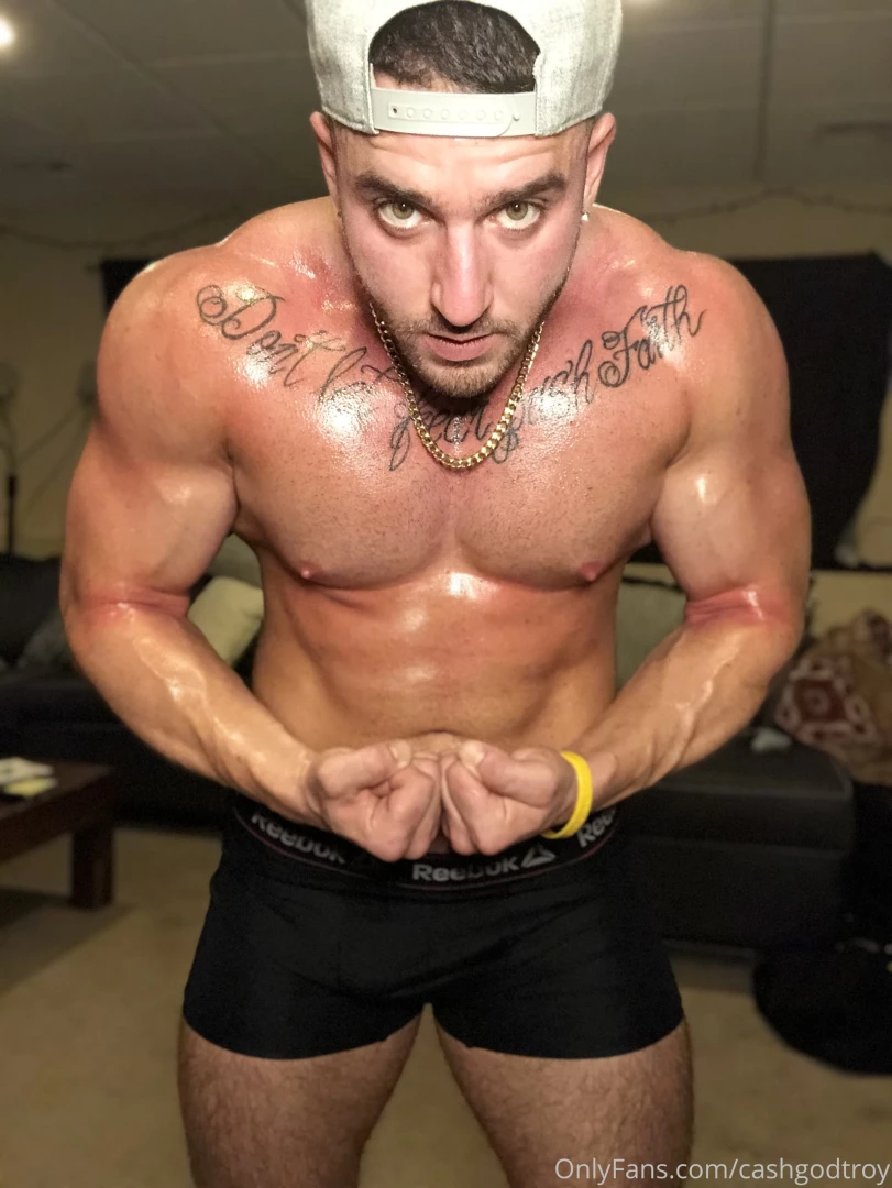 Who wants to see an oiled up armpit worship vid pigs this post gets 