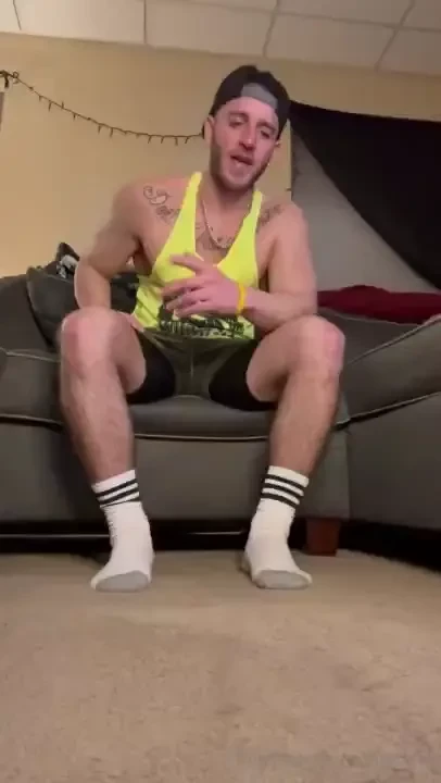 7min sniff bicep worship troy s wearing a nice yellow stringer amp his 