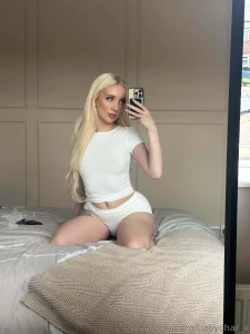 Wanna feel how warm i am under this