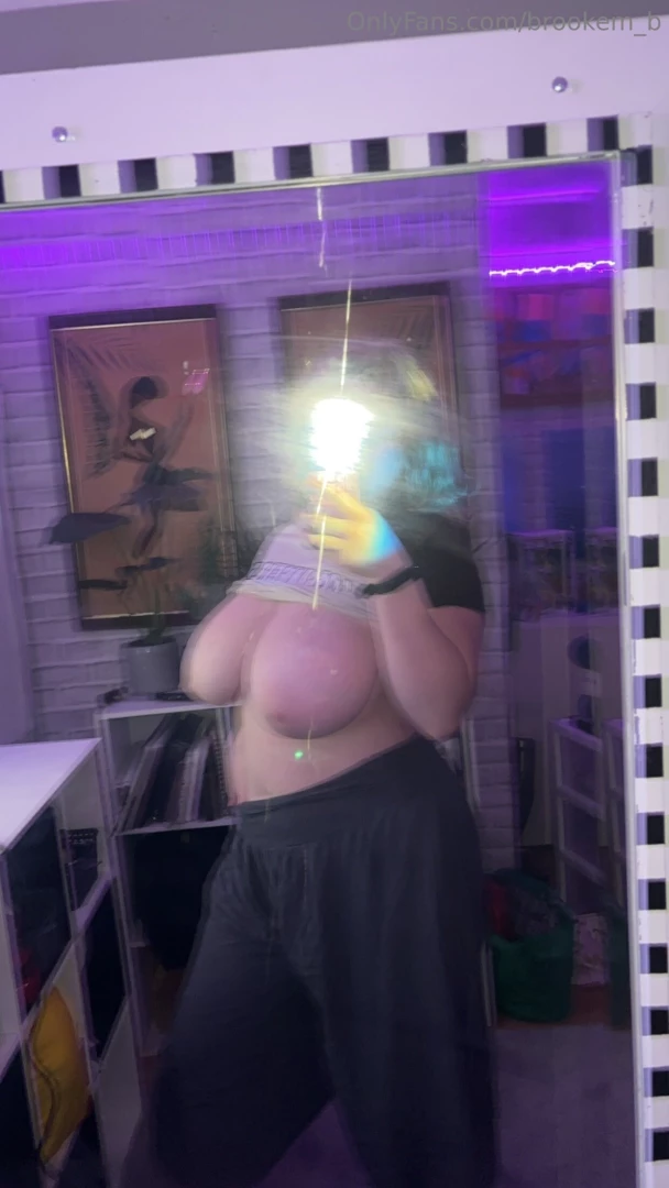 Titty pics in the mirror part 2 