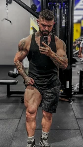 Like and comment if u want some naked hard muscle posing vid with a