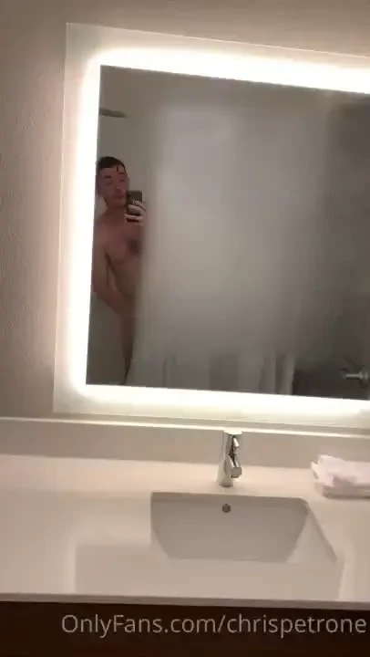 Getting extra steamy rn in this hotel 