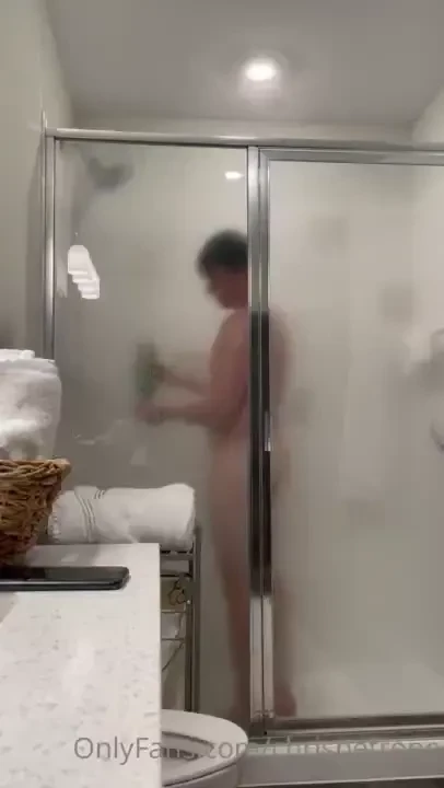 Who likes shower vids 