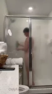 Who likes shower vids