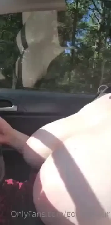 I love driving with my tits out 