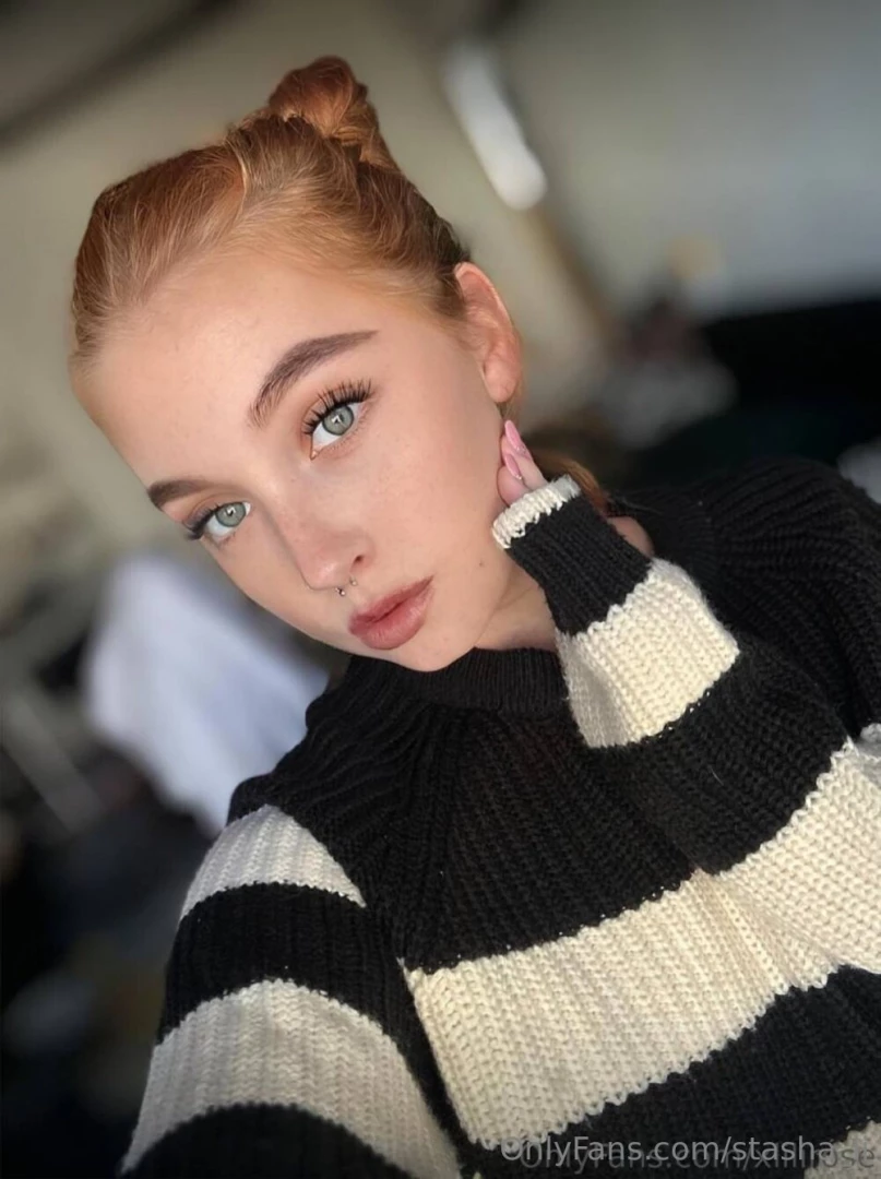 My redhead hot girlfriend xlilirose loves to show off her pussy she part 91 