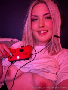 Gamer girls are the besttt agree