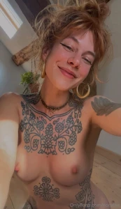 Im just a little lizard who loves the sun