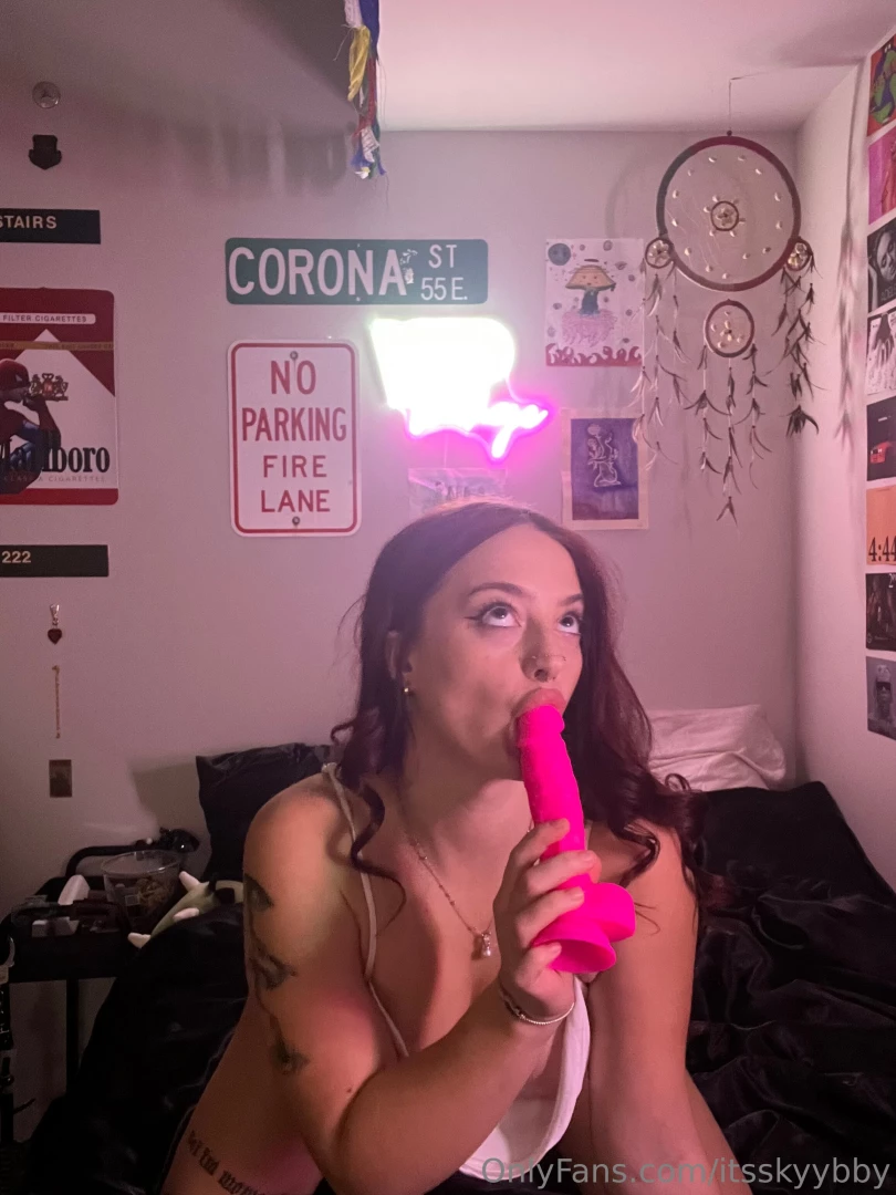 Do you wanna see me take it all the way down my throat 