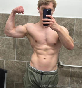First day back ant the gym since the convention feeling amazing part 2