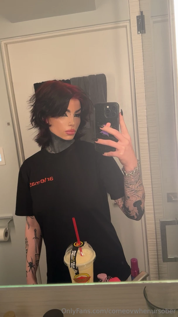 Stop by my inbox and say hi im feeling lonely rn 