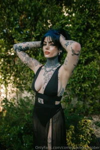 Im a bad bitch ur a bitch thats bad