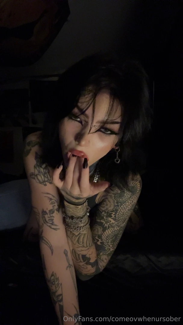 Tip 5 if you wanna dominate me tip 10 if you want dominated by me 