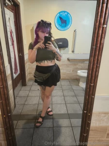 Feeling myself in the mexican restaurant bathroom last night part 2