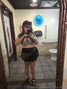 Feeling myself in the mexican restaurant bathroom last night