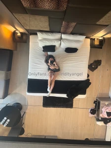 It s so lonely in this hotel room alone with a mirror ceiling part 5