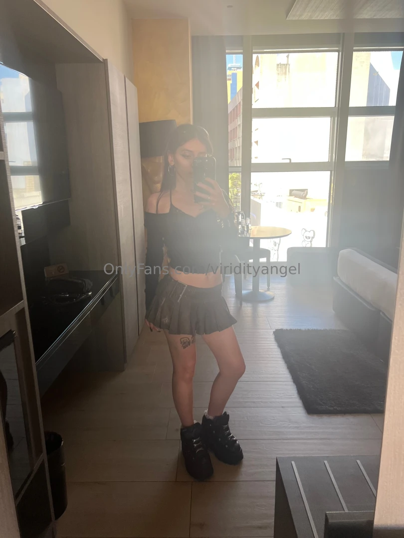 It s so lonely in this hotel room alone with a mirror ceiling part 2 