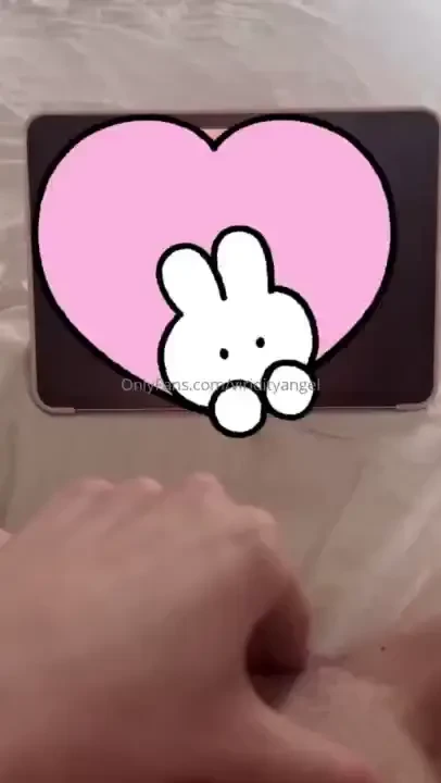 Touching myself to my own sex tape 