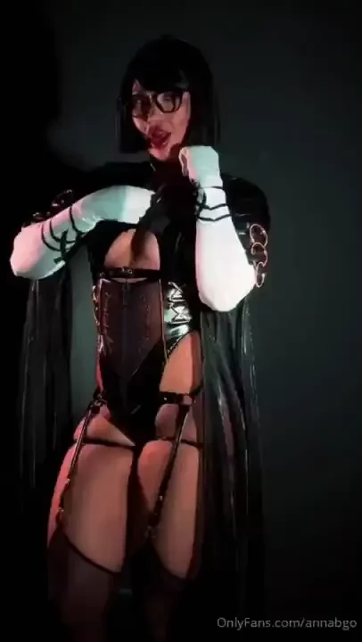 Do you like this sexy entrance 