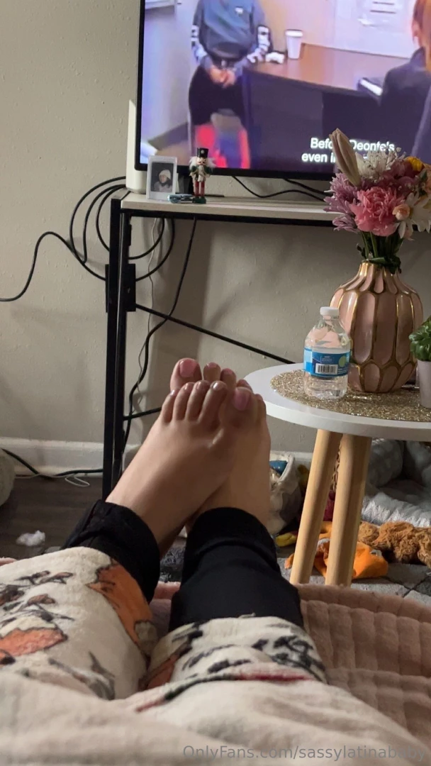 Go to my main account sassylatina23 for no locked content creaming and 
