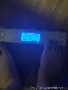 Only a month later and i gained 10 lbs from eating my feelings and part 1