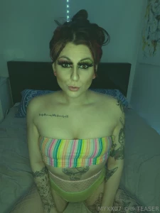 420 and humping watch me smoke my joint and hump my pillow until the