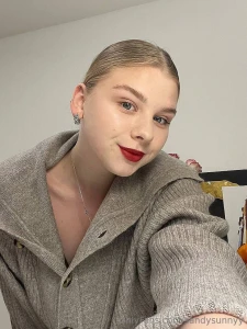 I very rarely wear bright makeup but when it gets cold i start to want part 1