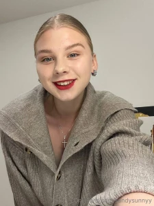 I very rarely wear bright makeup but when it gets cold i start to want