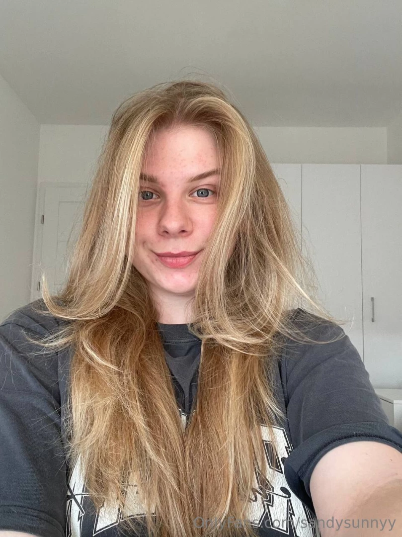 Messy hair but i don t care love natural looks what s your thoughts 