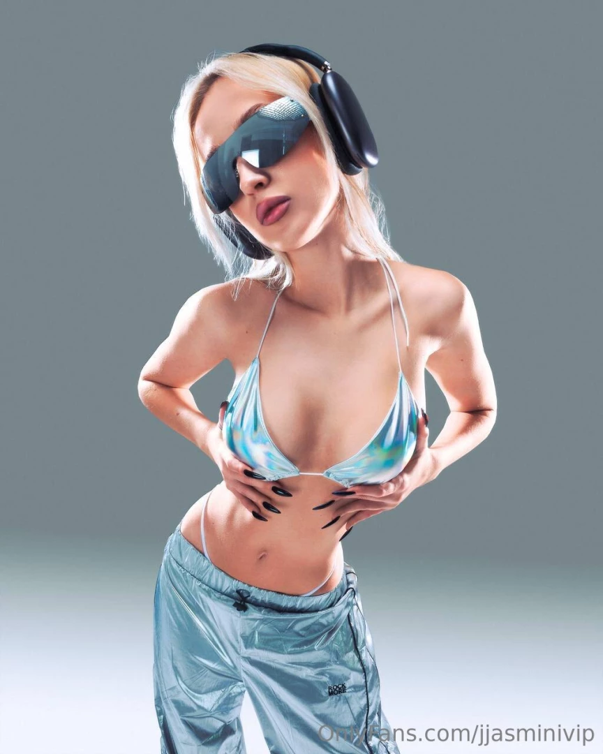 Lunableiyy this beauty will play with her tight holes only for you she part 24 