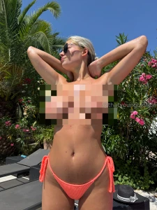 Sunbathing topless for everyone to see spreading my pussy and showing