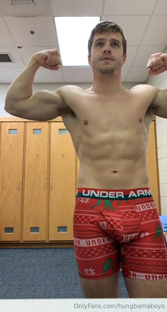 Who doesn t like a nice flex pic after the gym 