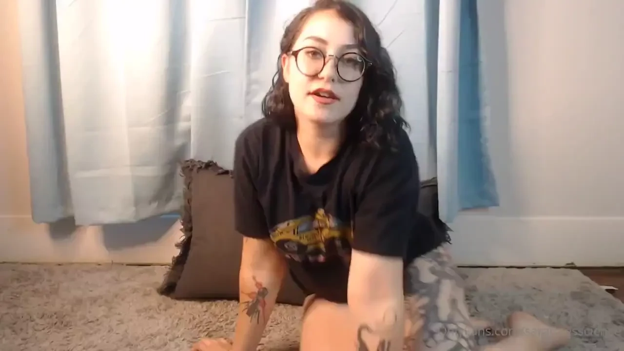 My friends and i make a bet that i can make my dumb horny brother cum 