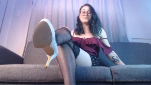 A video for my new foot slave would you submit for my feet it s not