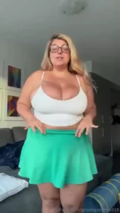 Watch the whole vid to really see some tittiessss