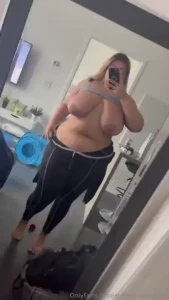 My cat doesn t let me have a moment of privacy to take content