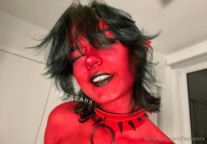 Reposting bc these are hot n i got red body pain all over my apartment